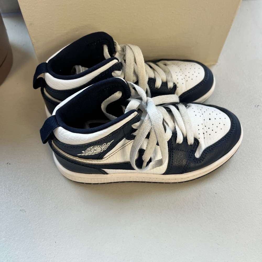 Little Kid Jordan 1 Mid